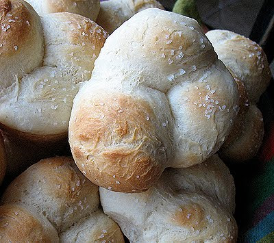 Pull Apart Rolls from Amanda's Cookin'